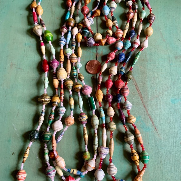 Two Vintage Paper Mâché Long Layering Necklaces - Picture 5 of 9
